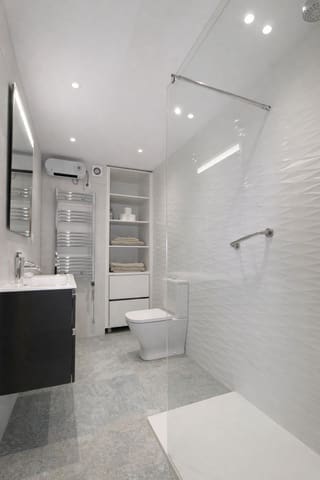 2 soverom Strandleiligheter til salgs i Las Gaviotas  - Carvajal, Fuengirola med svømmebasseng garasje - € 350 000 (Ref: 9634939)