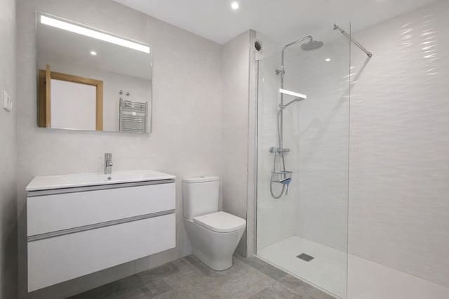 2 soverom Strandleiligheter til salgs i Las Gaviotas  - Carvajal, Fuengirola med svømmebasseng garasje - € 350 000 (Ref: 9634939)