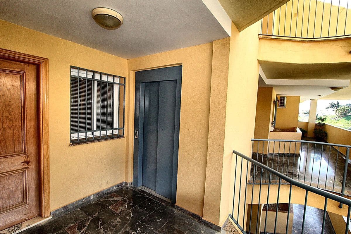 2 soverom Strandleiligheter til salgs i Fuengirola med svømmebasseng garasje - € 350 000 (Ref: 9634939)