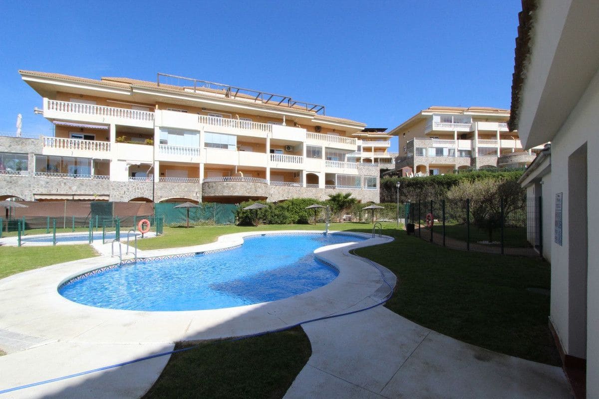 2 soverom Strandleiligheter til salgs i Fuengirola med svømmebasseng garasje - € 350 000 (Ref: 9634939)