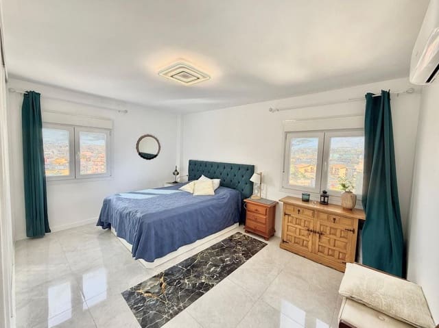 2 soverom Penthouse til salgs i Centro ciudad, Fuengirola - € 365 000 (Ref: 9634940)