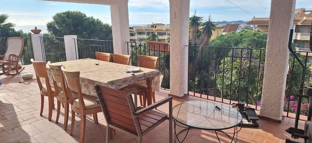 4 sypialnia Willa na sprzedaż w Las Gaviotas  - Carvajal, Fuengirola z garażem - 550 000 € (Ref: 9634947)