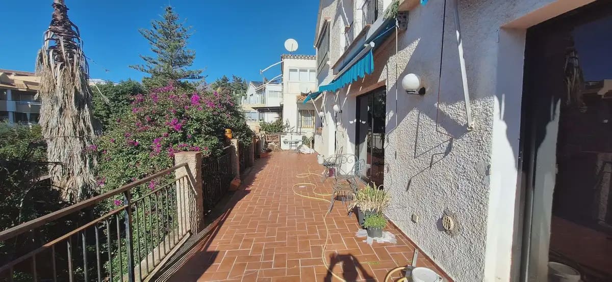4 soveværelse Villa til salg i Fuengirola med garage - € 550.000 (Ref: 9634947)