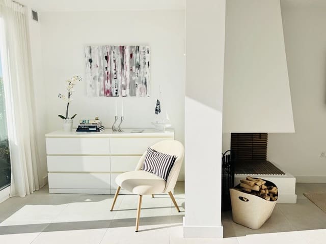 2 chambre Villa/Maison Mitoyenne à vendre à Centro, Mijas avec piscine - 579 000 € (Ref: 9634948)