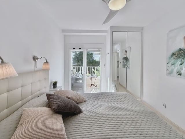 Apartamento Playa de 2 habitaciones en Puerto Banus, Marbella en venta con piscina garaje - 475.000 € (Ref: 9634951)