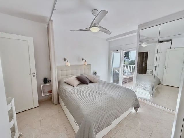 Apartamento Playa de 2 habitaciones en Puerto Banus, Marbella en venta con piscina garaje - 475.000 € (Ref: 9634951)