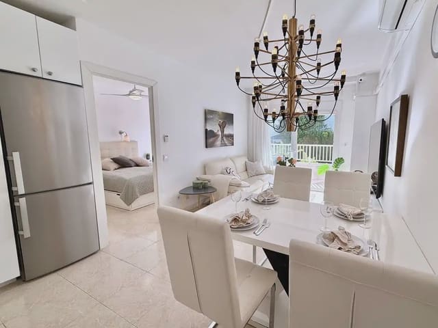 Apartamento Playa de 2 habitaciones en Puerto Banus, Marbella en venta con piscina garaje - 475.000 € (Ref: 9634951)