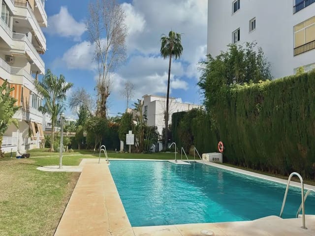 Apartamento Playa de 2 habitaciones en Puerto Banus, Marbella en venta con piscina garaje - 475.000 € (Ref: 9634951)