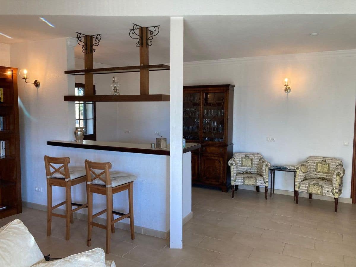 3 bedroom Villa for sale in Mijas with pool garage - € 950,000 (Ref: 9634953)