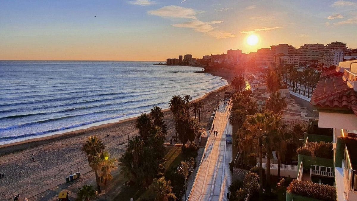 Apartamento Playa de 2 habitaciones en Benalmádena en venta con piscina garaje - 480.000 € (Ref: 9634954)