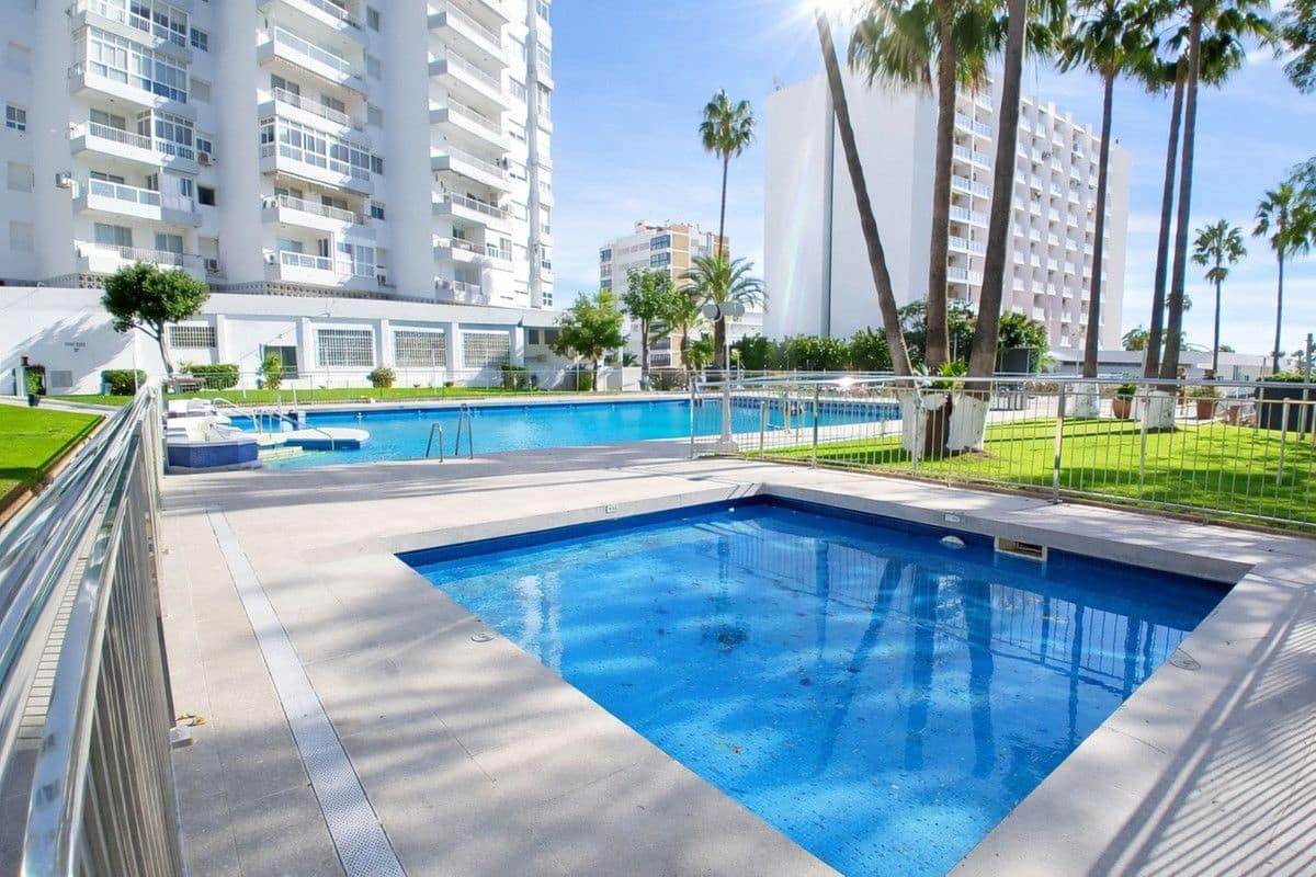 Apartamento Playa de 2 habitaciones en Benalmádena en venta con piscina garaje - 480.000 € (Ref: 9634954)