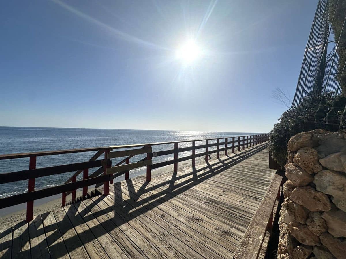 2 bedroom Beach Apartment for sale in Mijas with pool garage - € 848,500 (Ref: 9634955)