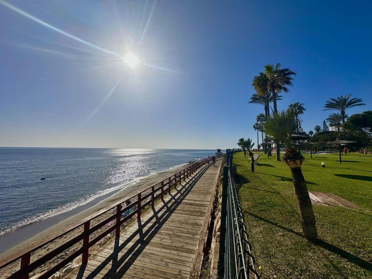2 bedroom Beach Apartment for sale in Mijas with pool garage - € 848,500 (Ref: 9634955)