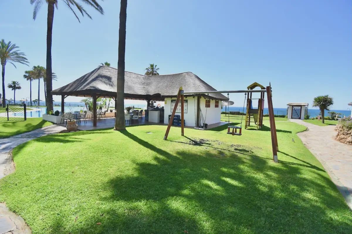 2 slaapkamer Strandappartement te koop in Mijas met zwembad garage - € 848.500 (Ref: 9634955)
