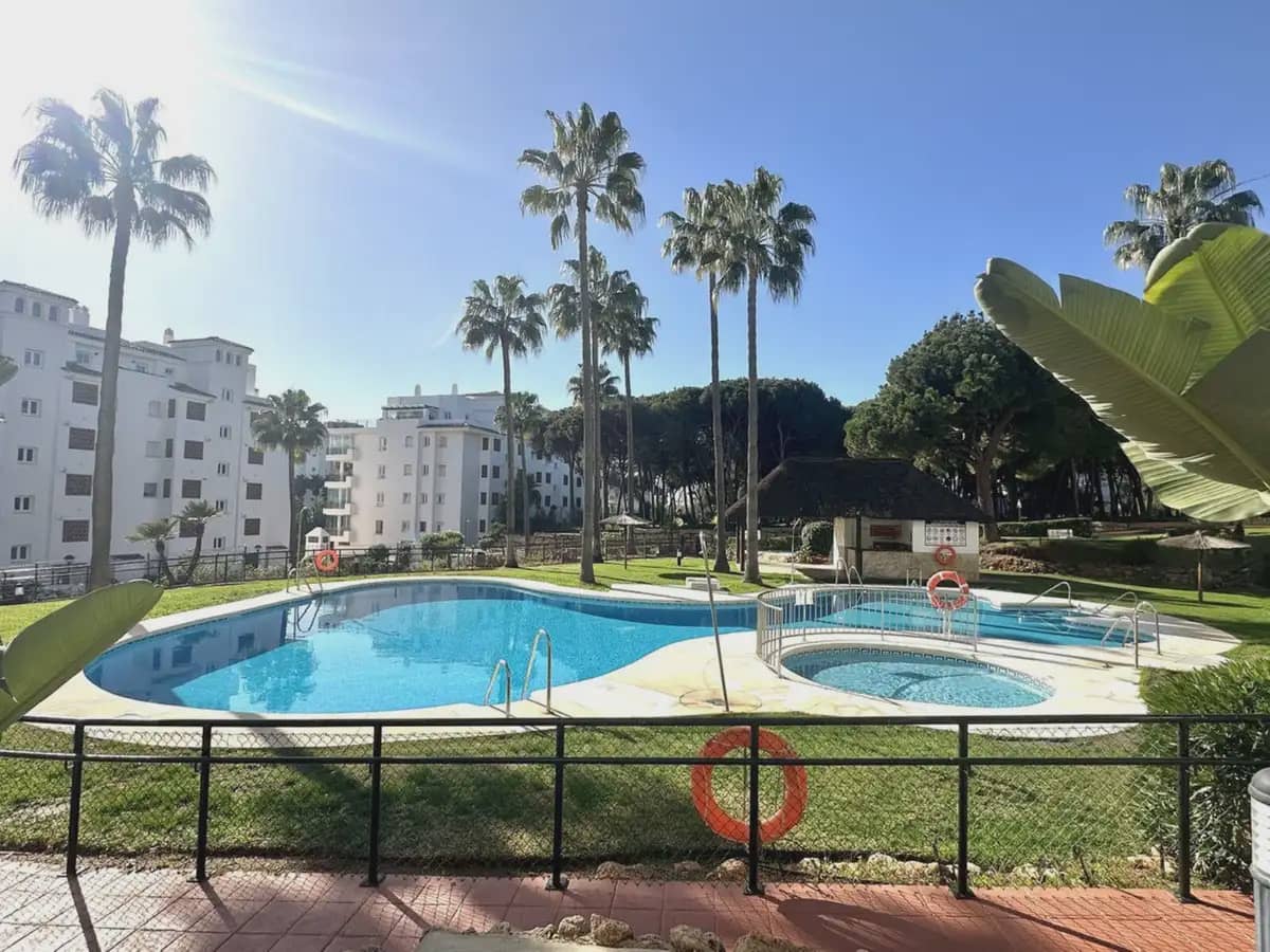 2 slaapkamer Strandappartement te koop in Mijas met zwembad garage - € 848.500 (Ref: 9634955)