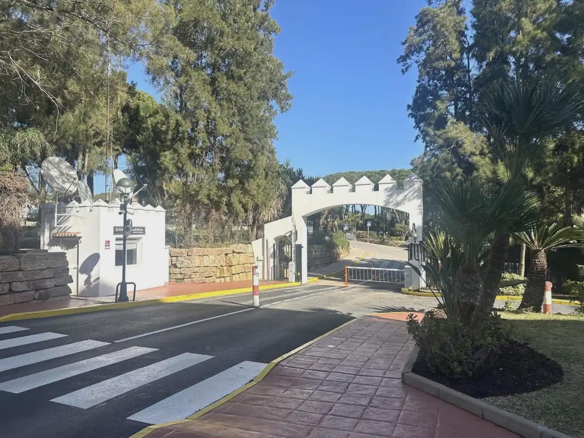 2 slaapkamer Strandappartement te koop in Mijas met zwembad garage - € 848.500 (Ref: 9634955)