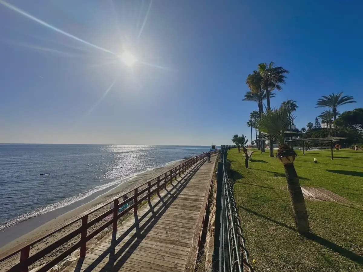 2 slaapkamer Strandappartement te koop in Mijas met zwembad garage - € 848.500 (Ref: 9634955)