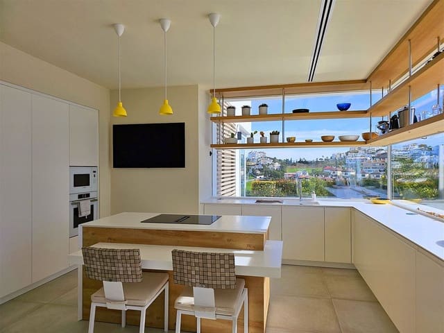 5 bedroom Villa for sale in Riviera del Sol, Mijas with pool garage - € 1,750,000 (Ref: 9634961)