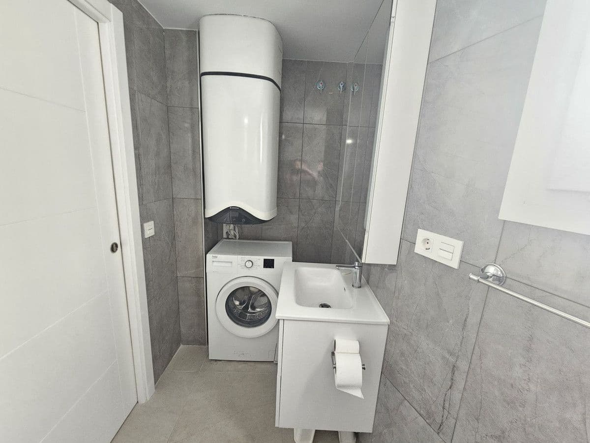 2 bedroom Beach Apartment for sale in Fuengirola - € 295,000 (Ref: 9634967)