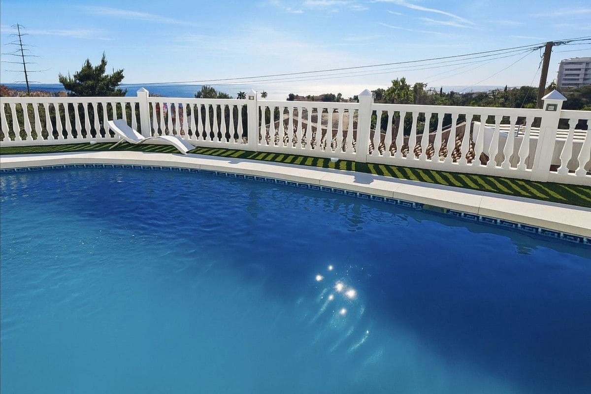 3 bedroom Villa for sale in Fuengirola with pool garage - € 1,200,000 (Ref: 9634970)