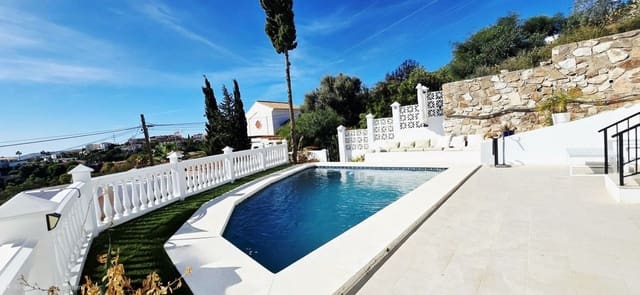 Chalet de 3 habitaciones en Centro ciudad, Fuengirola en venta con piscina garaje - 1.200.000 € (Ref: 9634970)