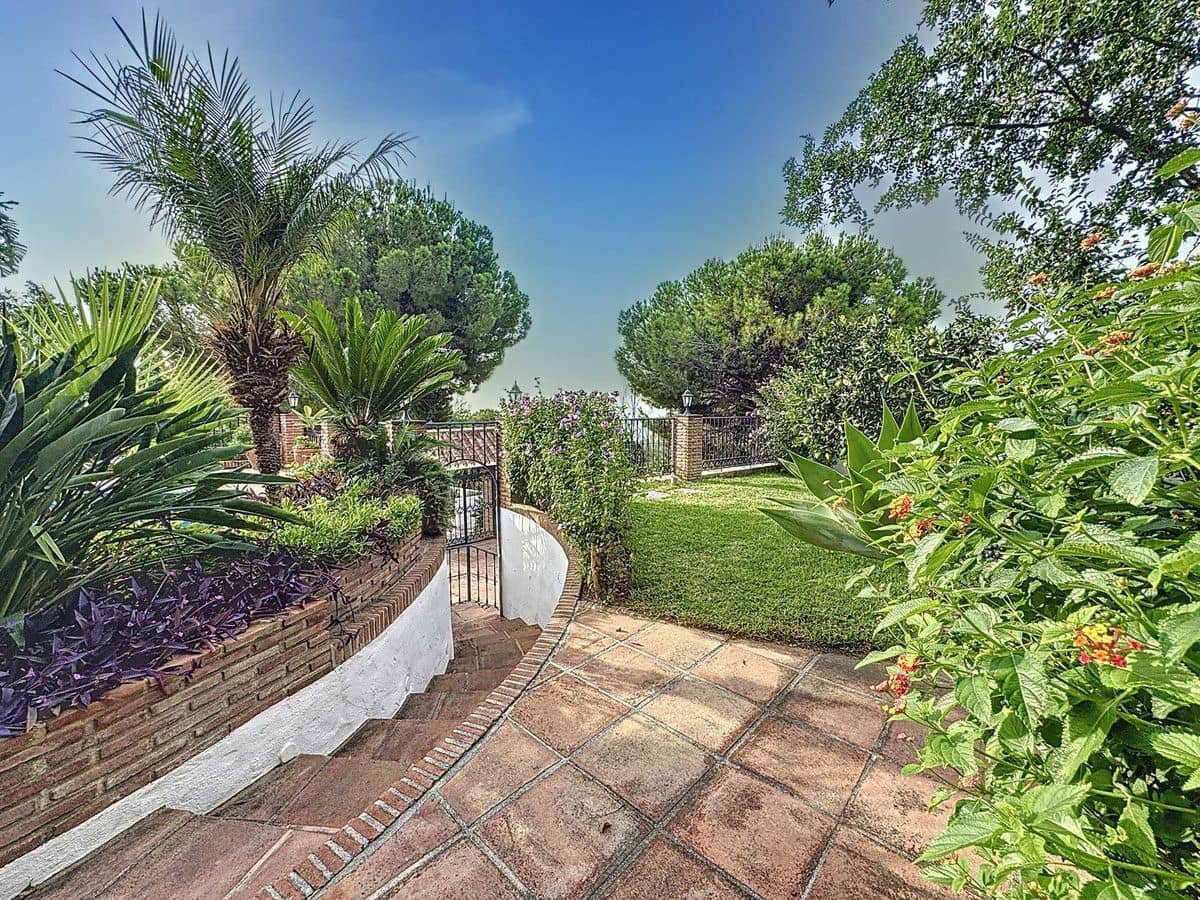 3 sypialnia Willa na sprzedaż w Mijas z basenem garażem - 925 000 € (Ref: 9634971)