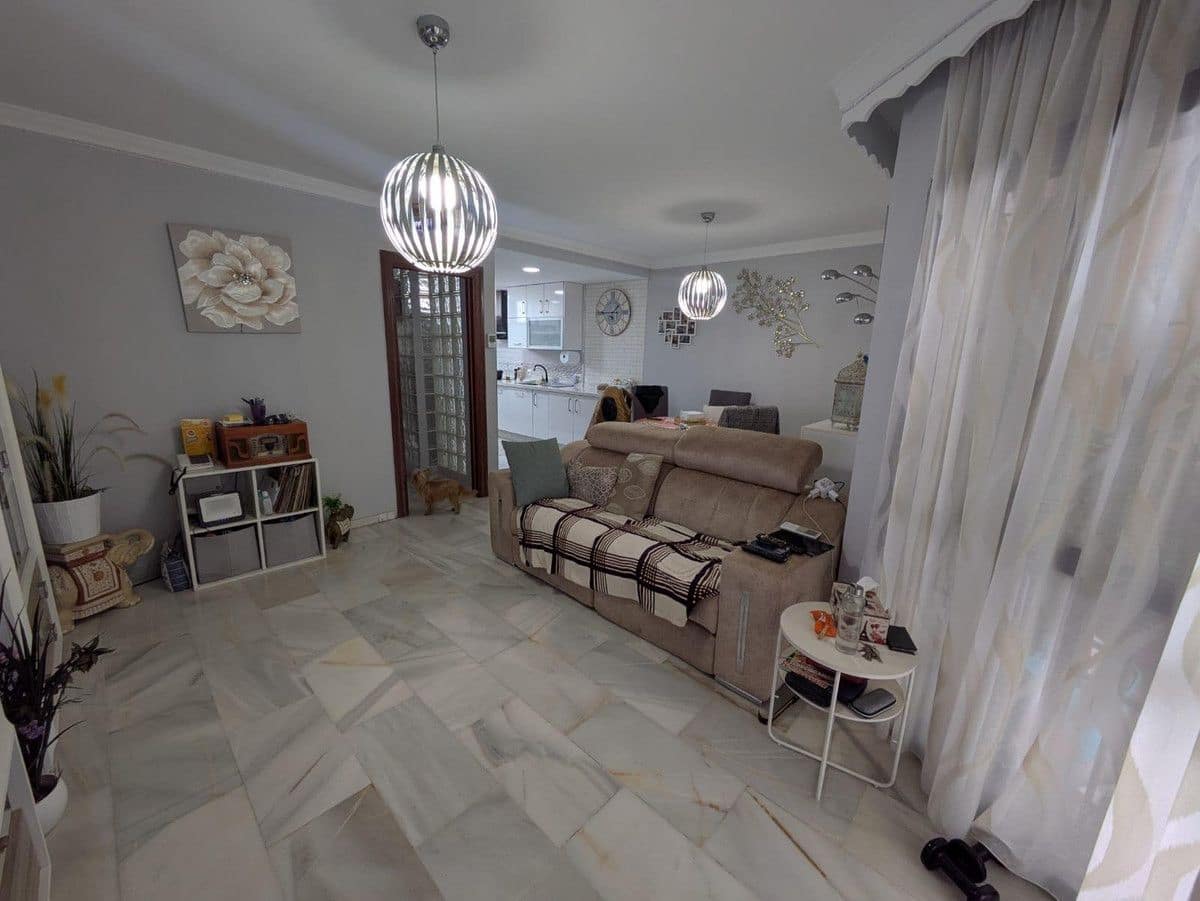 3 slaapkamer Strandappartement te koop in Torremolinos met garage - € 425.000 (Ref: 9634973)