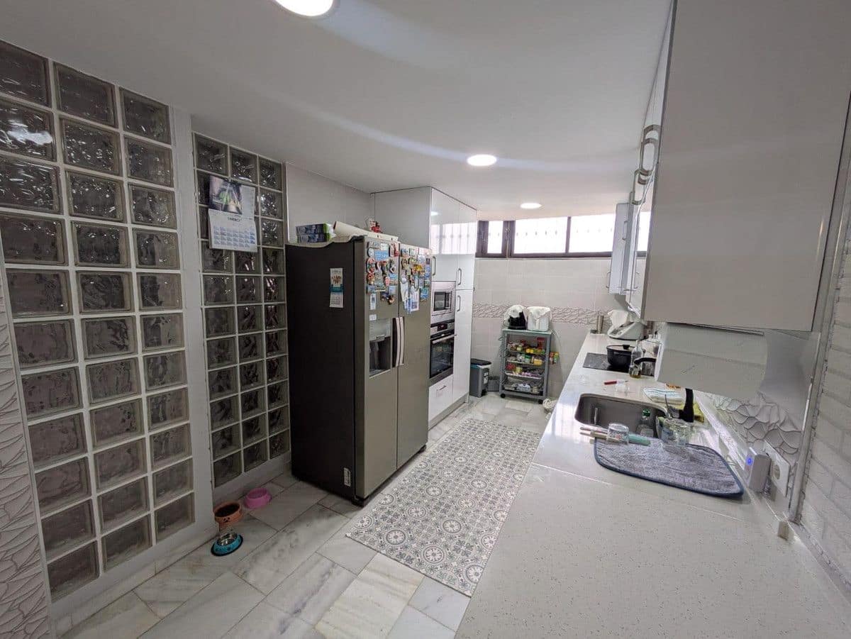 3 slaapkamer Strandappartement te koop in Torremolinos met garage - € 425.000 (Ref: 9634973)