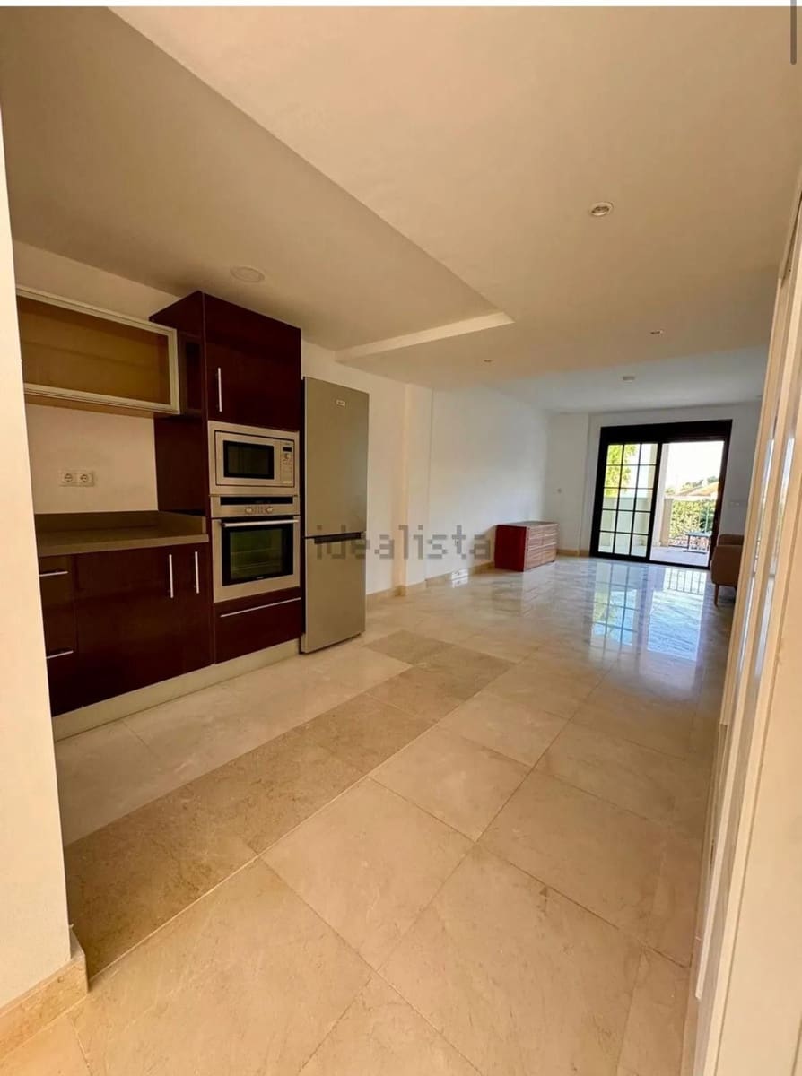 2 slaapkamer Strandappartement te koop in Benalmadena met zwembad garage - € 425.000 (Ref: 9634974)