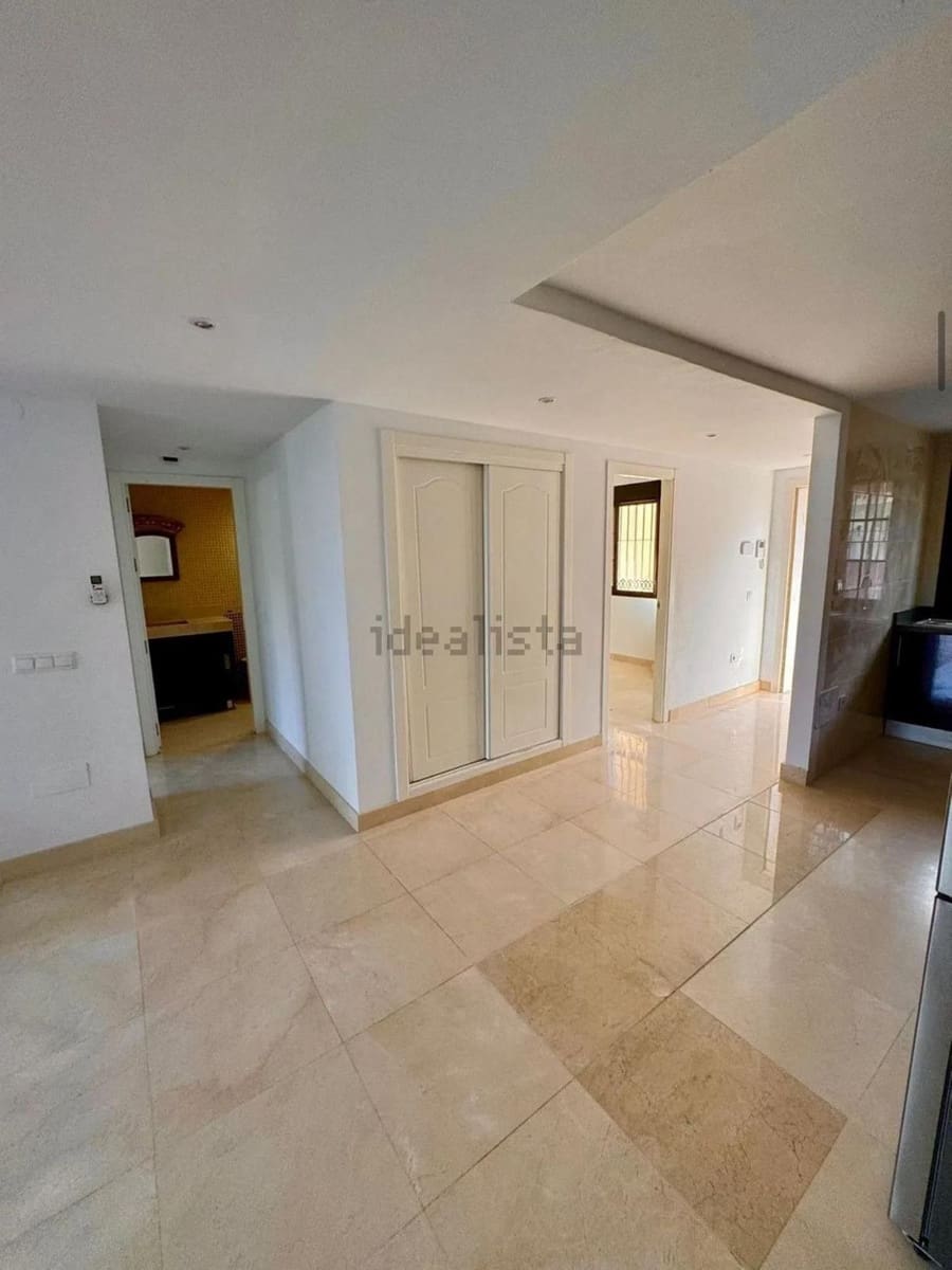 2 slaapkamer Strandappartement te koop in Benalmadena met zwembad garage - € 425.000 (Ref: 9634974)