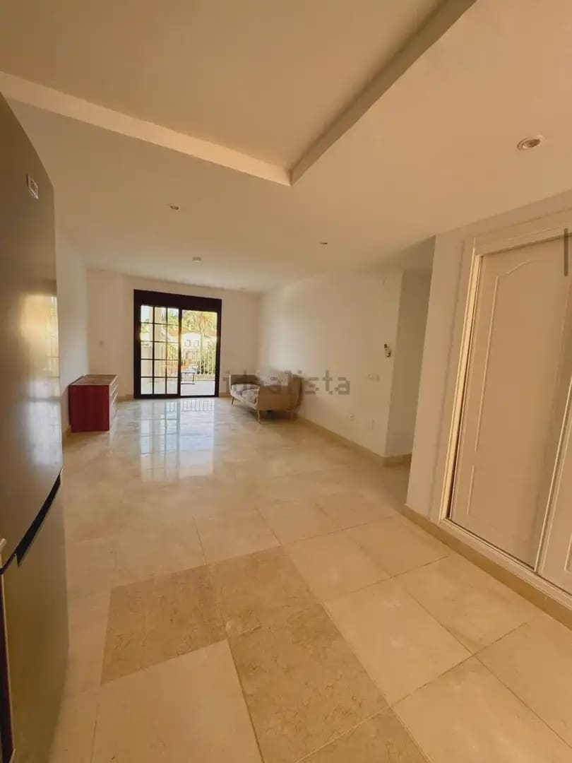 2 makuuhuone Ranta-asunto myytävänä paikassa Benalmadena mukana uima-altaan 
autotalli - 425 000 € (Ref: 9634974)
