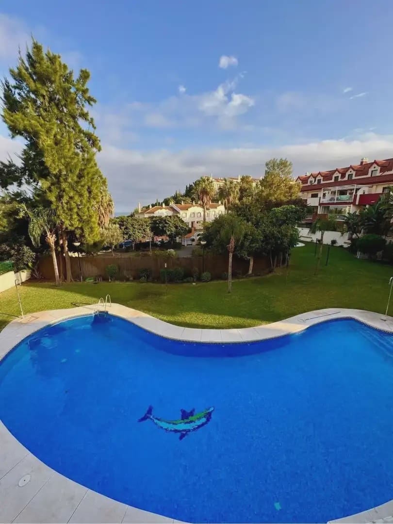 2 makuuhuone Ranta-asunto myytävänä paikassa Benalmadena mukana uima-altaan 
autotalli - 425 000 € (Ref: 9634974)