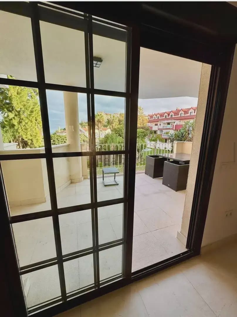 2 makuuhuone Ranta-asunto myytävänä paikassa Benalmadena mukana uima-altaan 
autotalli - 425 000 € (Ref: 9634974)