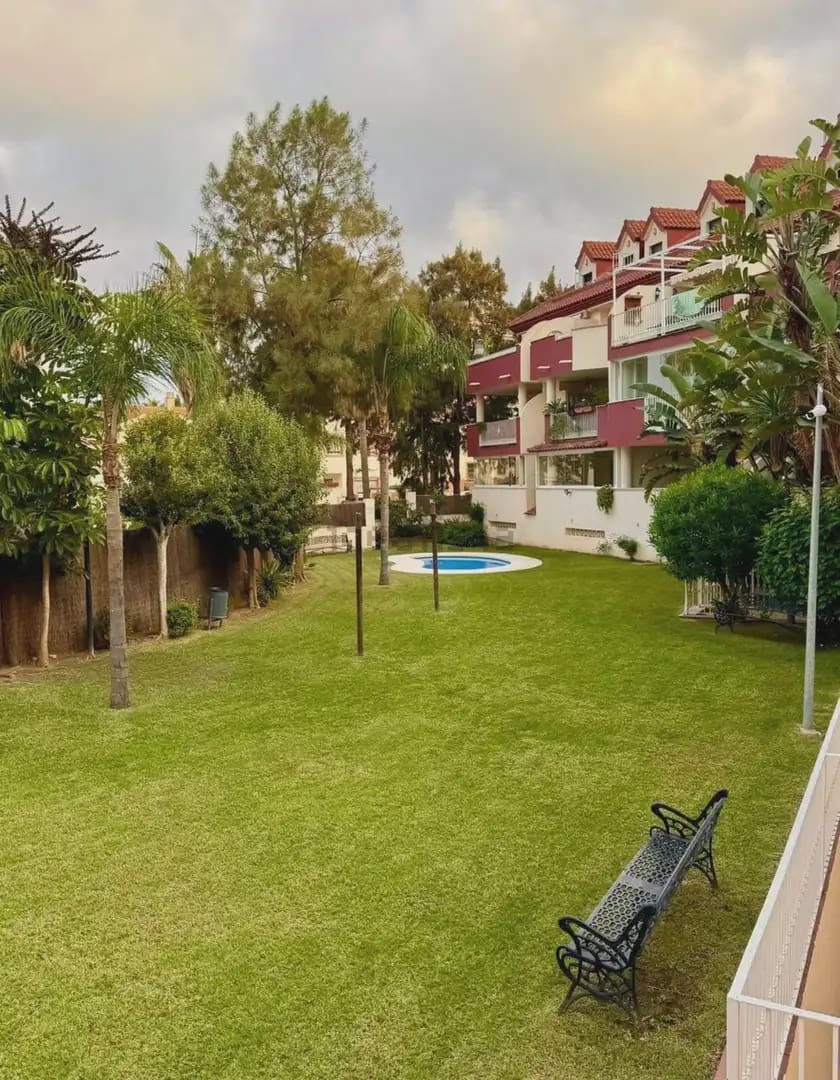 2 makuuhuone Ranta-asunto myytävänä paikassa Benalmadena mukana uima-altaan 
autotalli - 425 000 € (Ref: 9634974)