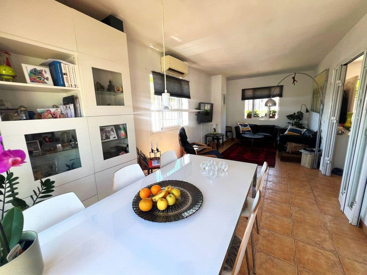 3 soverom Kjedet enebolig til salgs i Fuengirola med svømmebasseng garasje - € 465 000 (Ref: 9634977)