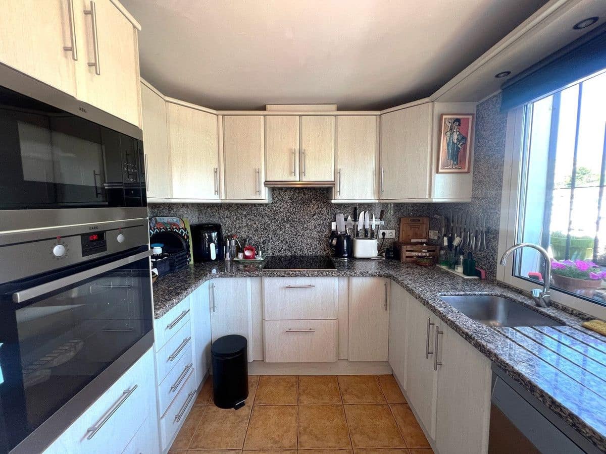 3 soverom Kjedet enebolig til salgs i Fuengirola med svømmebasseng garasje - € 465 000 (Ref: 9634977)