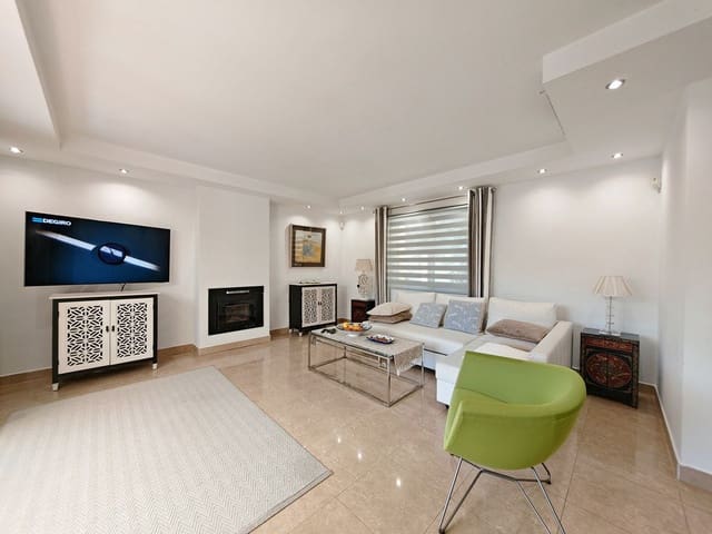 Chalet de 3 habitaciones en Elviria, Marbella en venta con piscina garaje - 905.000 € (Ref: 9634982)