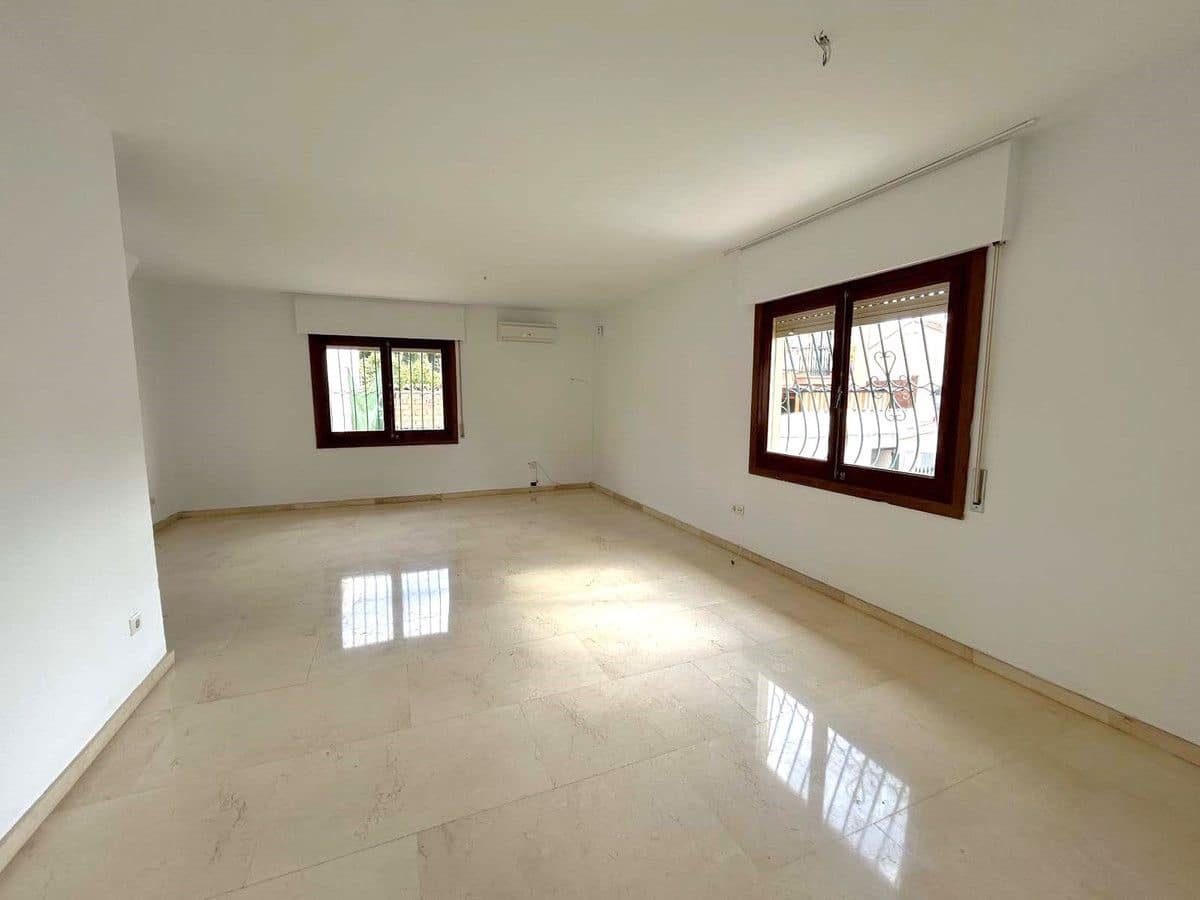 5 soverom Villa til salgs i Mijas med svømmebasseng garasje - € 700 000 (Ref: 9634984)