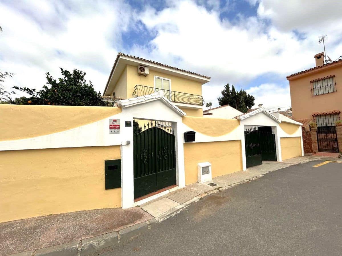 5 soverom Villa til salgs i Mijas med svømmebasseng garasje - € 700 000 (Ref: 9634984)