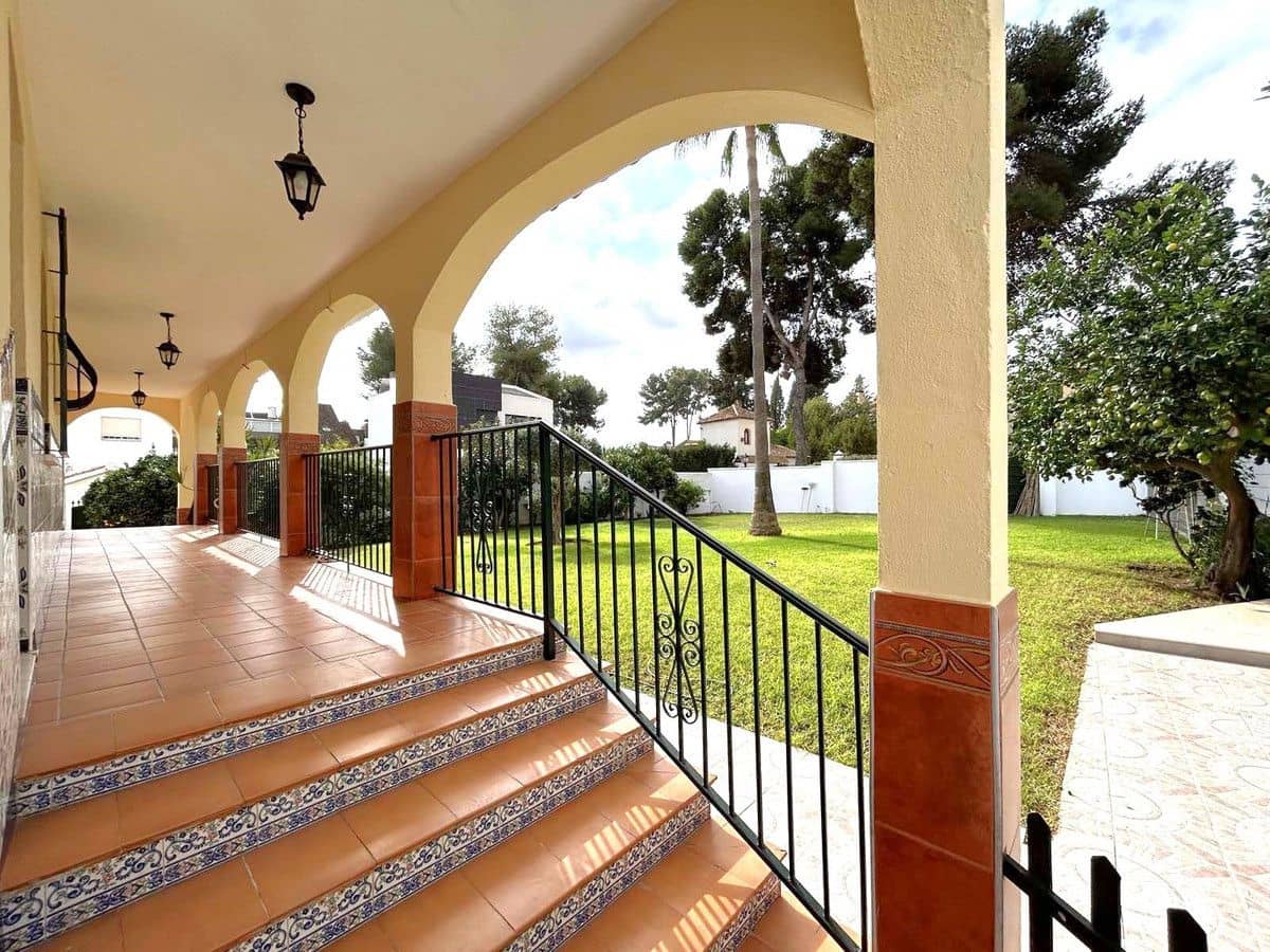 5 soverom Villa til salgs i Mijas med svømmebasseng garasje - € 700 000 (Ref: 9634984)