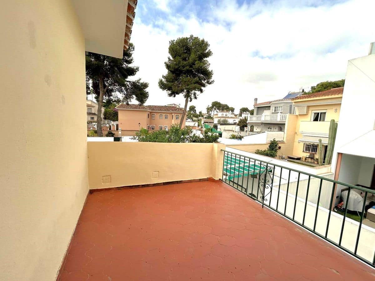 5 soverom Villa til salgs i Mijas med svømmebasseng garasje - € 700 000 (Ref: 9634984)