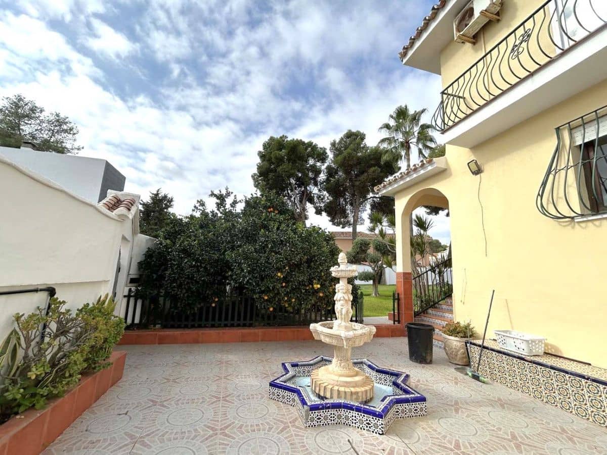 5 soverom Villa til salgs i Mijas med svømmebasseng garasje - € 700 000 (Ref: 9634984)