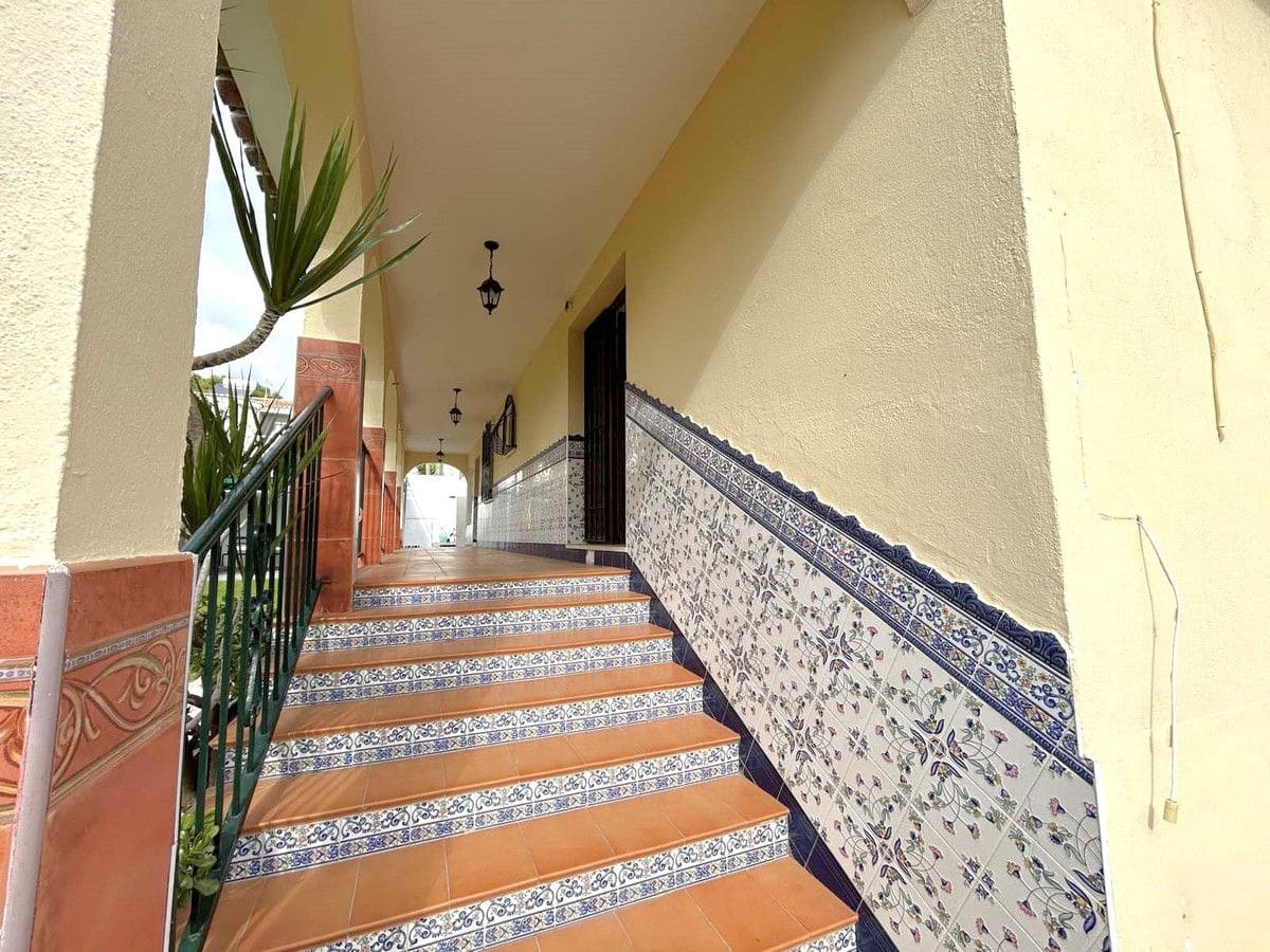 5 soverom Villa til salgs i Mijas med svømmebasseng garasje - € 700 000 (Ref: 9634984)