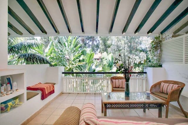 2 bedroom Beach Apartment for sale in Aloha Golf, Marbella with pool garage - € 485,000 (Ref: 9634986)