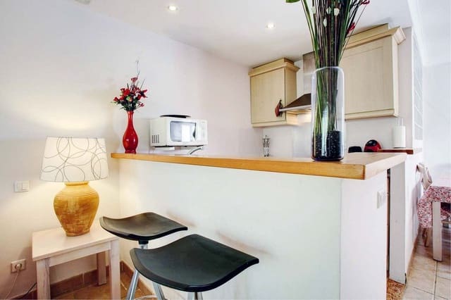 2 bedroom Beach Apartment for sale in Aloha Golf, Marbella with pool garage - € 485,000 (Ref: 9634986)