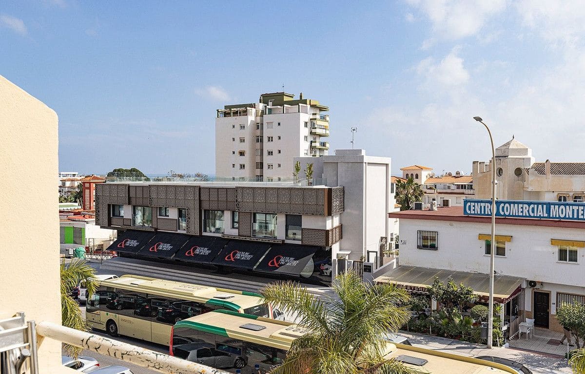 3 soveværelse Strandlejlighed til salg i Torremolinos med swimmingpool garage - € 480.000 (Ref: 9634988)
