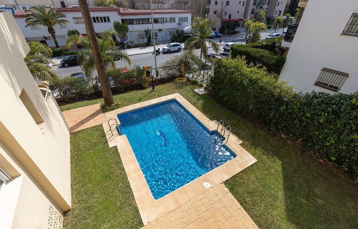 3 soveværelse Strandlejlighed til salg i Torremolinos med swimmingpool garage - € 480.000 (Ref: 9634988)