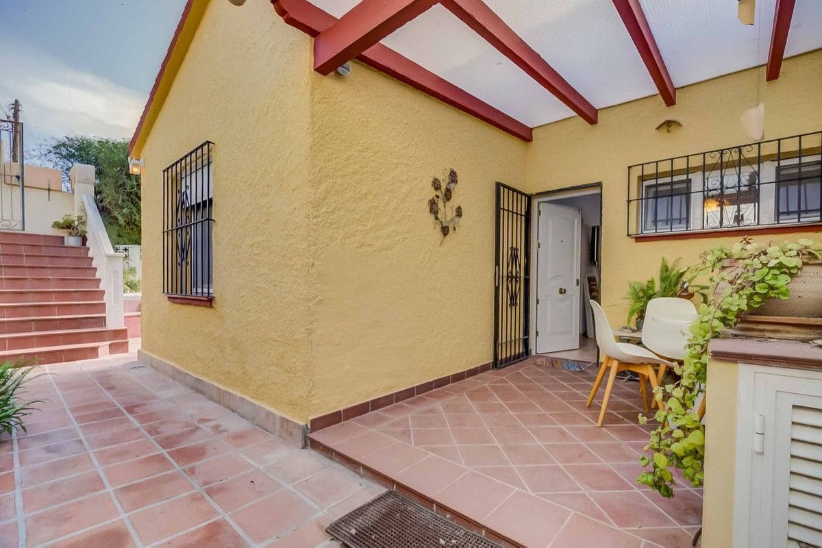 2 sypialnia Willa na sprzedaż w Fuengirola z basenem garażem - 469 000 € (Ref: 9634991)