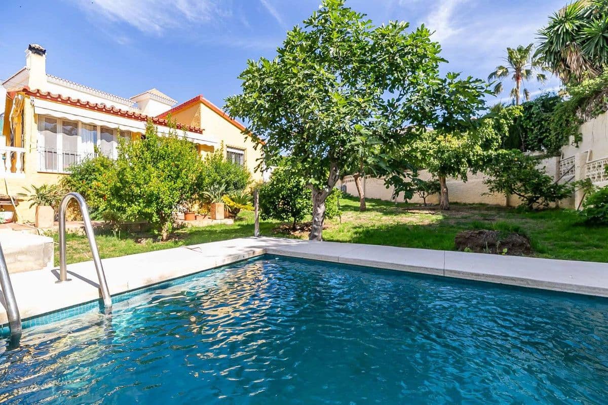 2 sypialnia Willa na sprzedaż w Fuengirola z basenem garażem - 469 000 € (Ref: 9634991)