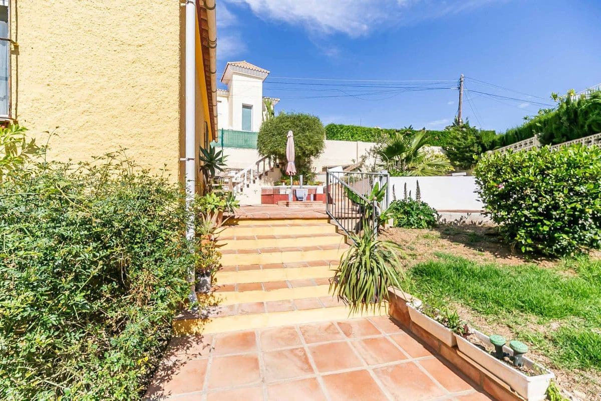 2 sypialnia Willa na sprzedaż w Fuengirola z basenem garażem - 469 000 € (Ref: 9634991)